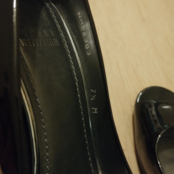 STUART WEITZMAN Black Solid Patent Leather Pumps - Picture 6 of 8